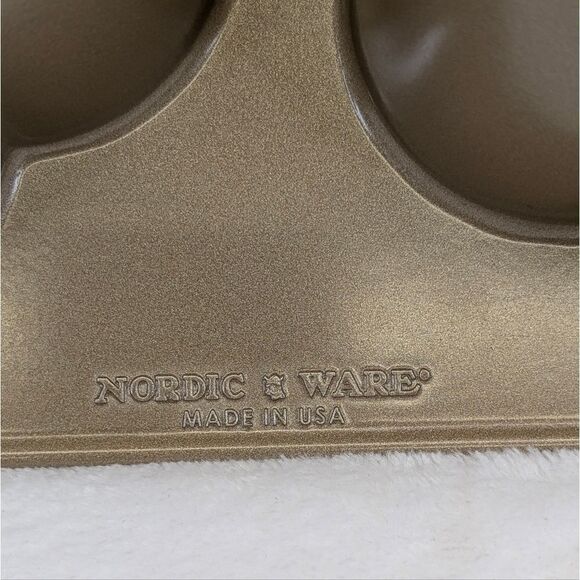 Nordic Ware Great Pumpkin Pan - Picture 5 of 11